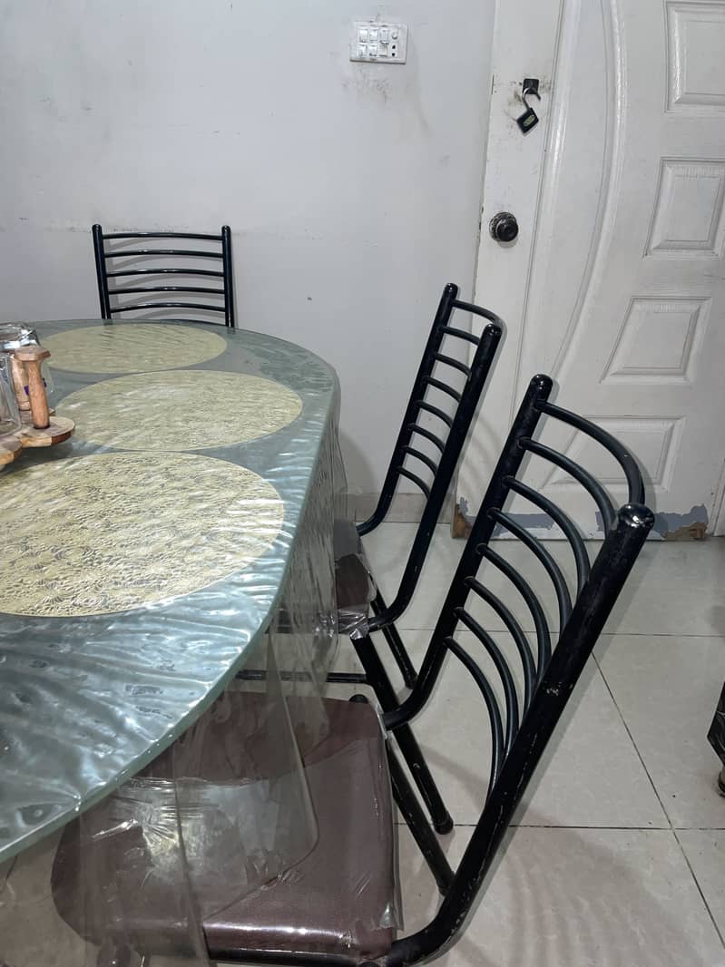 DINING TABLE 5