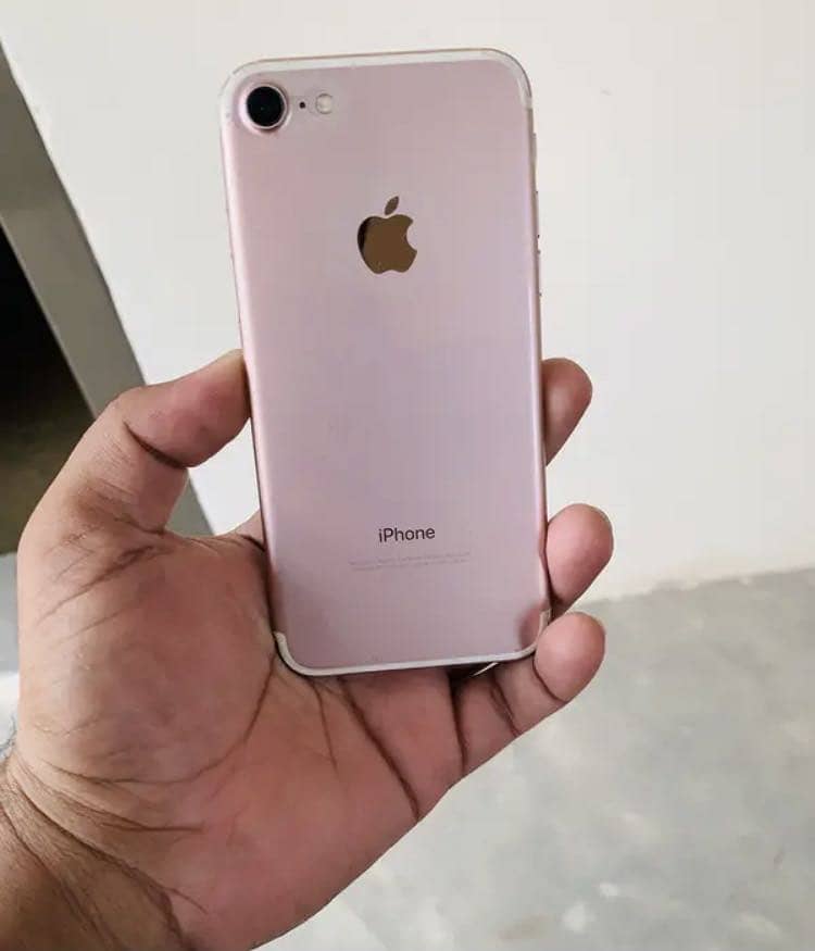 Apple iPhone 7 0
