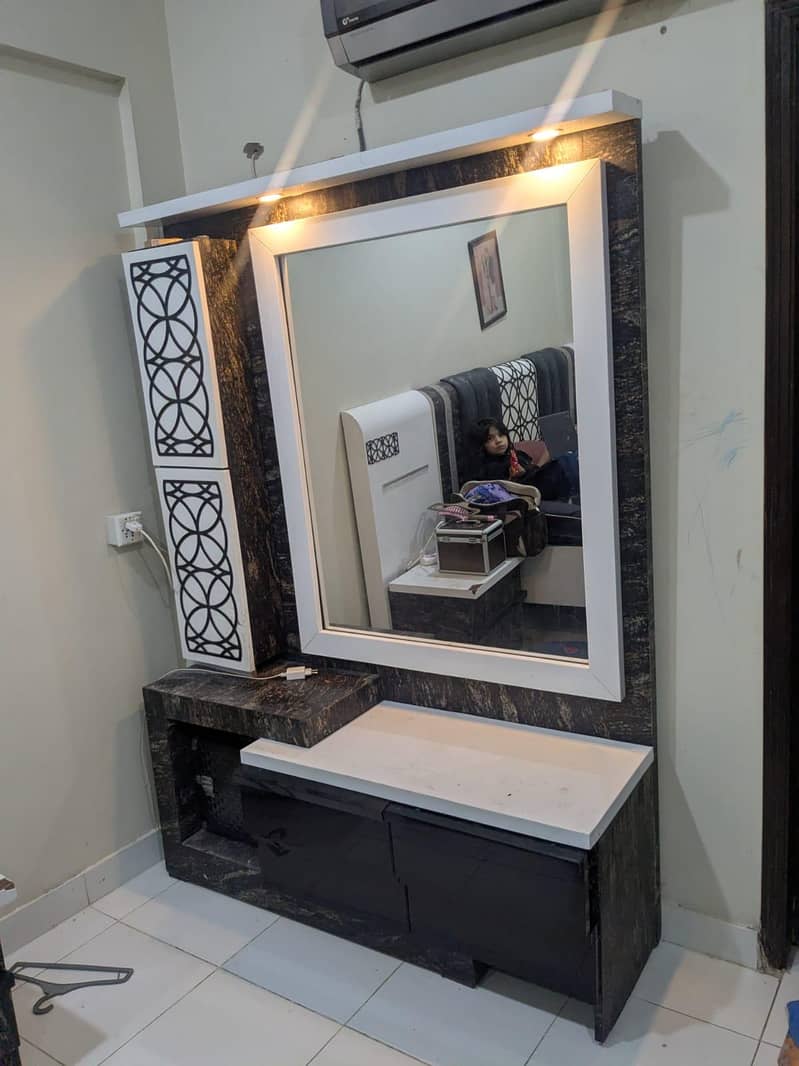 Acrylic dressing table 0