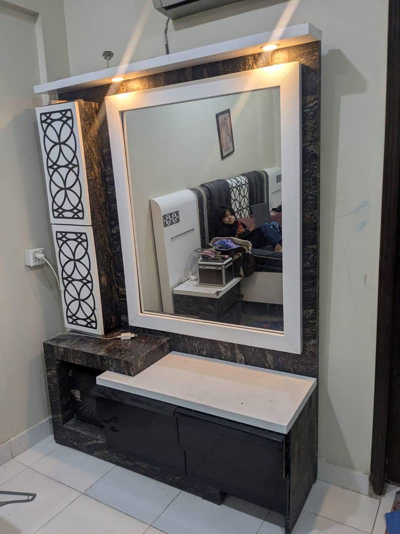 Acrylic dressing table 1