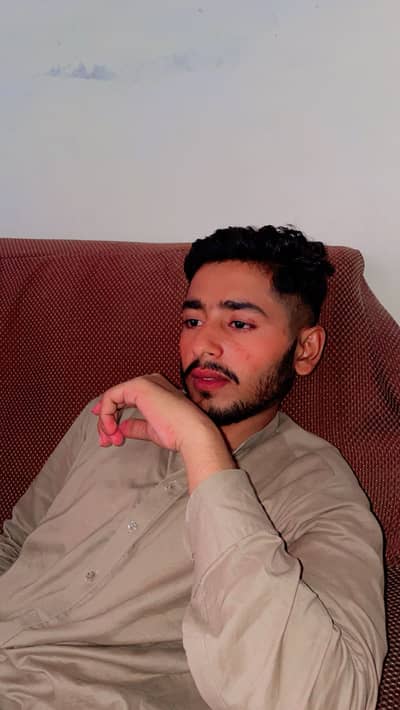 Am driver L T V    lincene  hy  Need house driving job