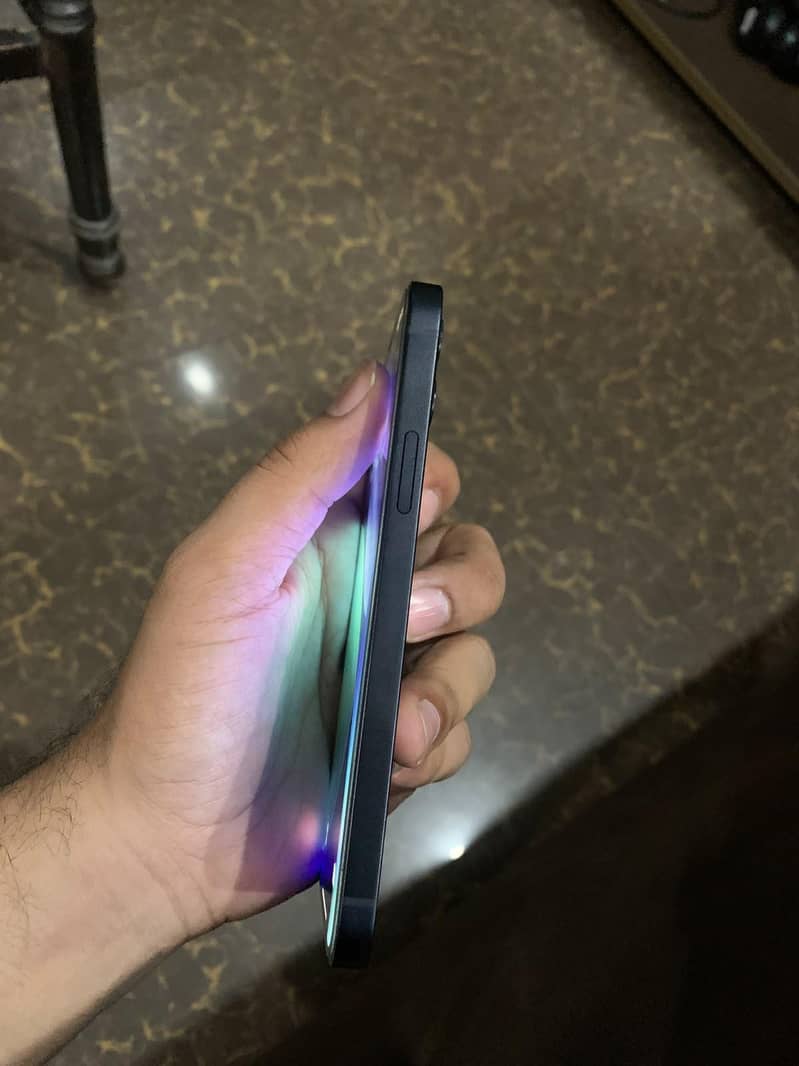 Apple iPhone 12 1