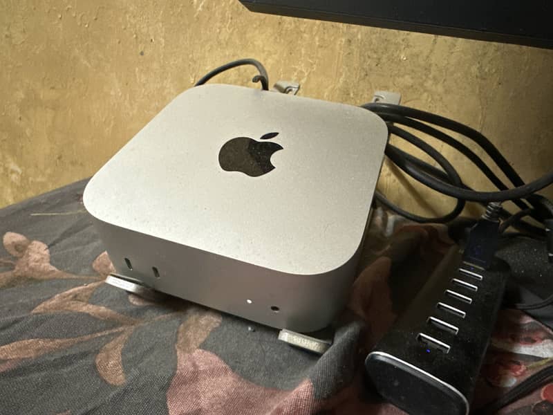 Apple Mac mini m4 0