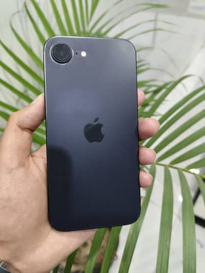 Apple iPhone 16e