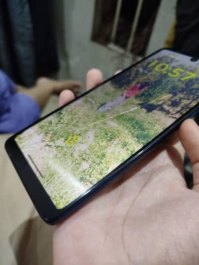 Motorola edge 2021 damaged back a crack line on the the front