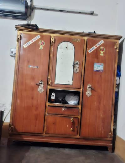 Iron 3 door Almari/wardrobe with mirror