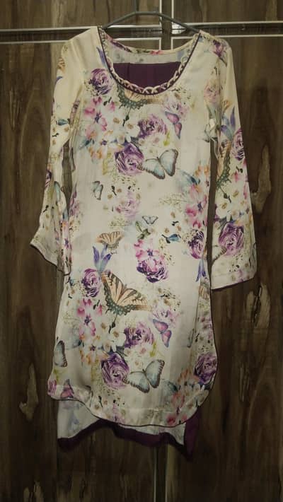local market 2pc silk suit medium condition 10/10