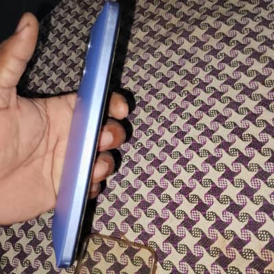 Vivo Y17s with oregnal charger and box