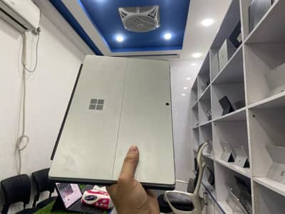 Surface Pro 7 Core i5 Generation 10, 8GB RAM 128 SSD white spot