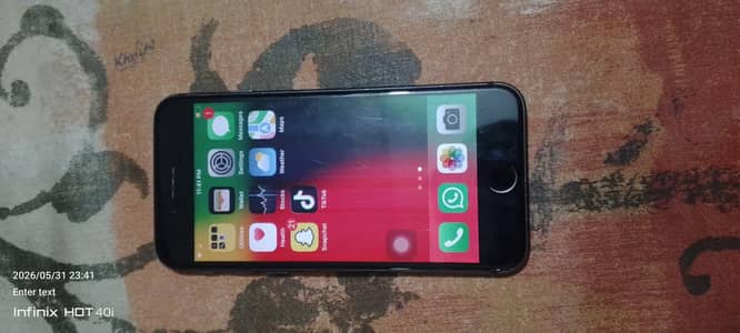 iphone 8 for sale in good condition. .