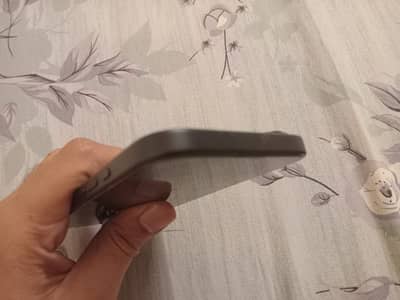 Apple iPhone 16