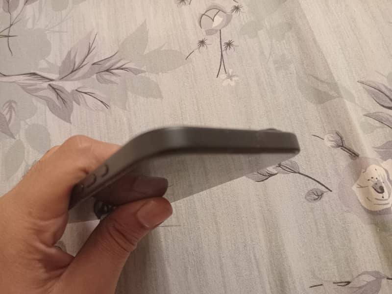 Apple iPhone 16 0