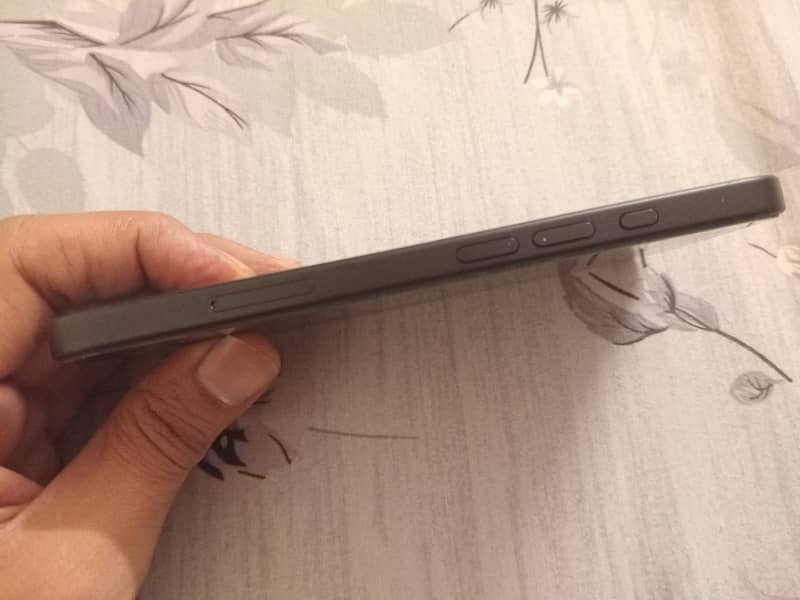 Apple iPhone 16 1