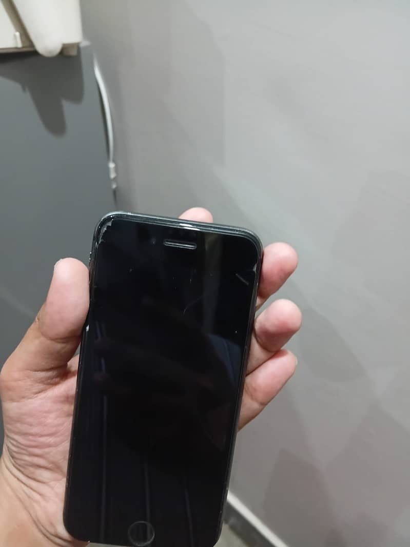 Apple iPhone 8 1
