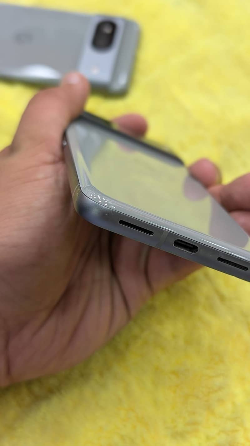 Google Pixel 8 6