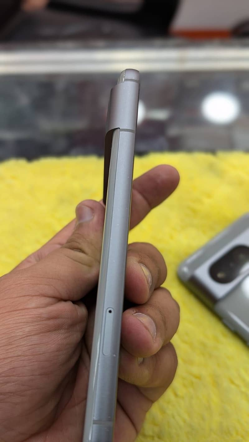 Google Pixel 8 12