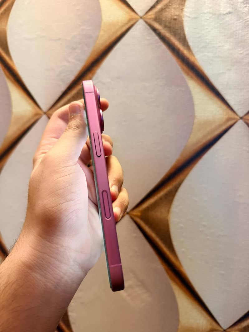 Apple iPhone 16 2
