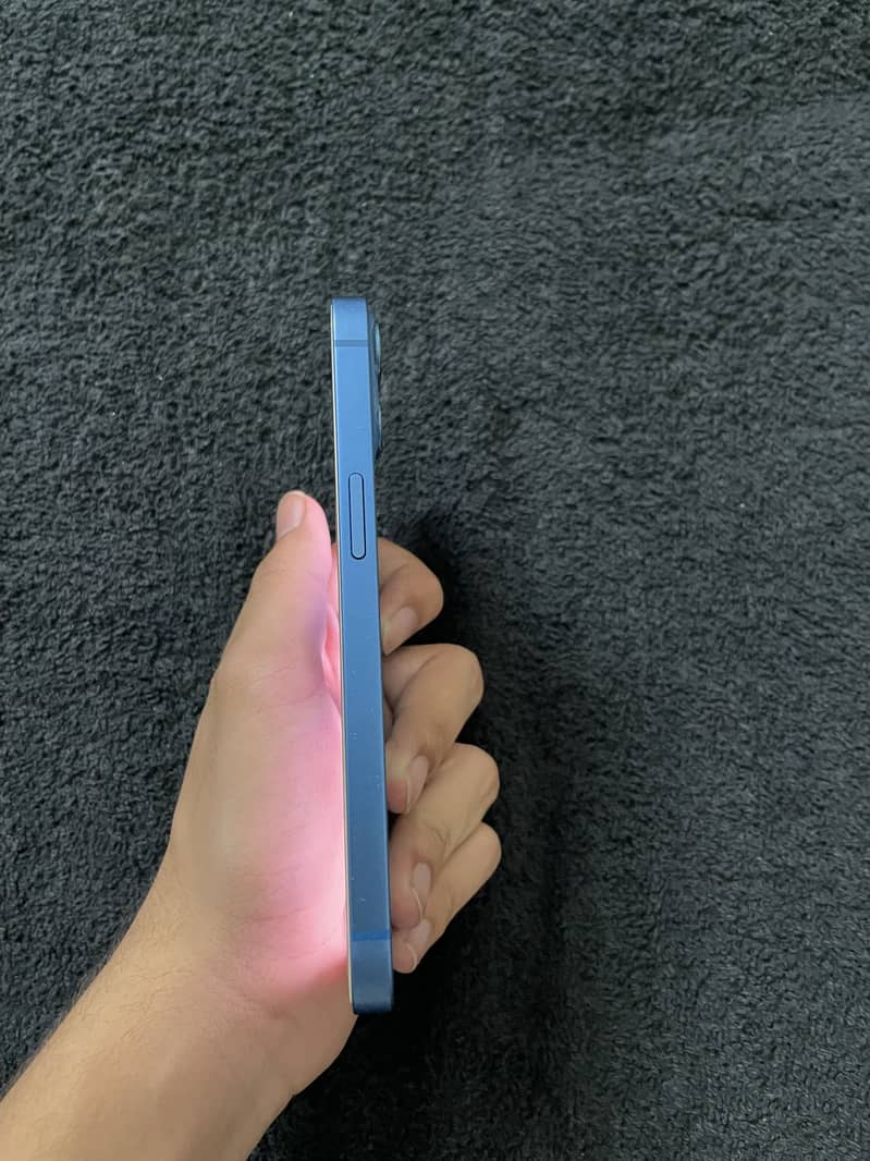 iPhone 13 3