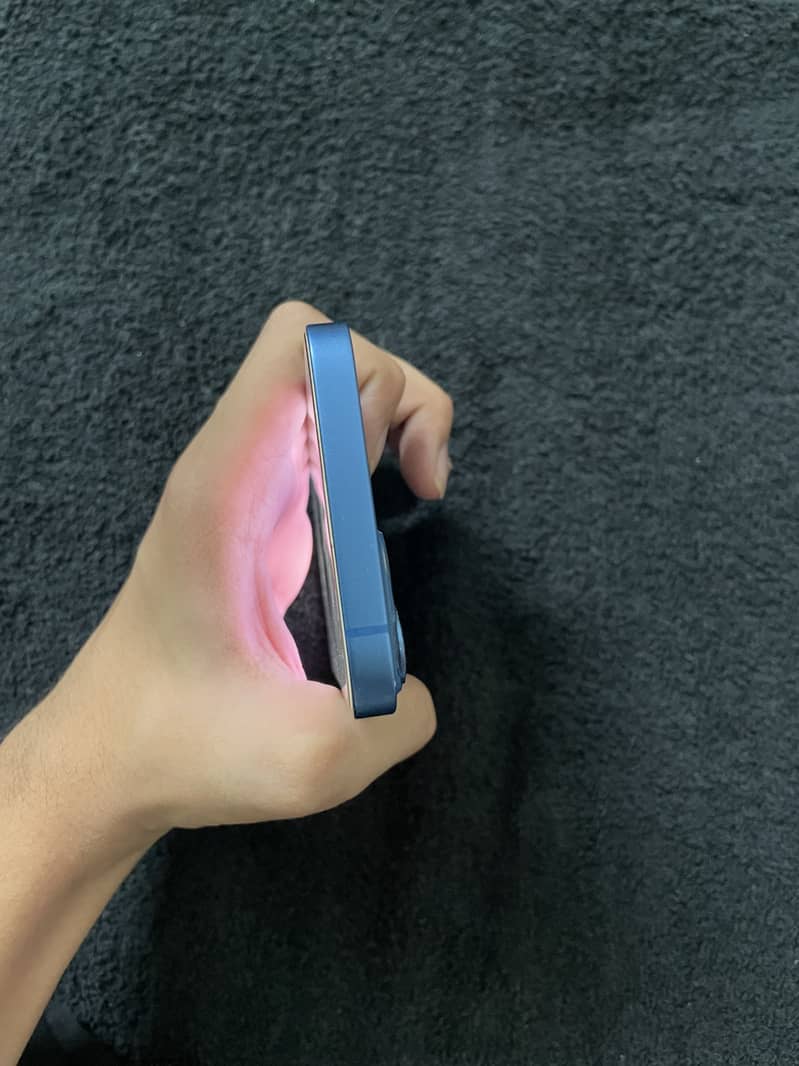 iPhone 13 4
