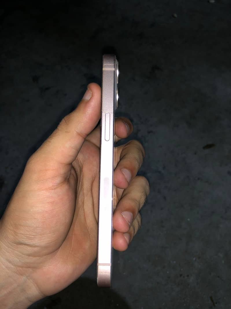 Apple iPhone 13 2