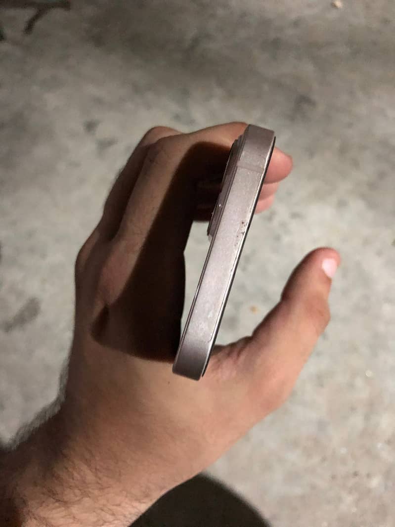 Apple iPhone 13 4