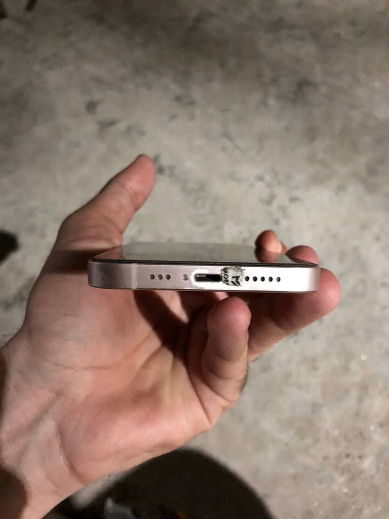 Apple iPhone 13 5