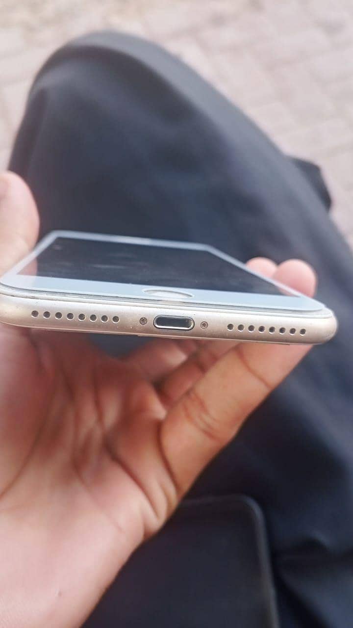 Apple iPhone 7 Plus 0
