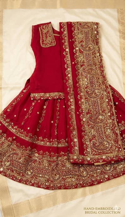 Beautiful Ladies Suit – Like New