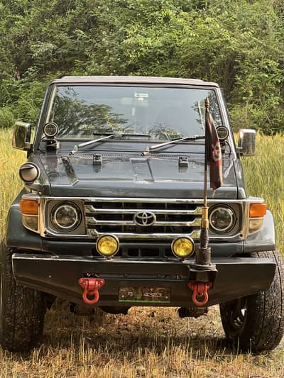 Toyota Land Cruiser RKR fj70 1989