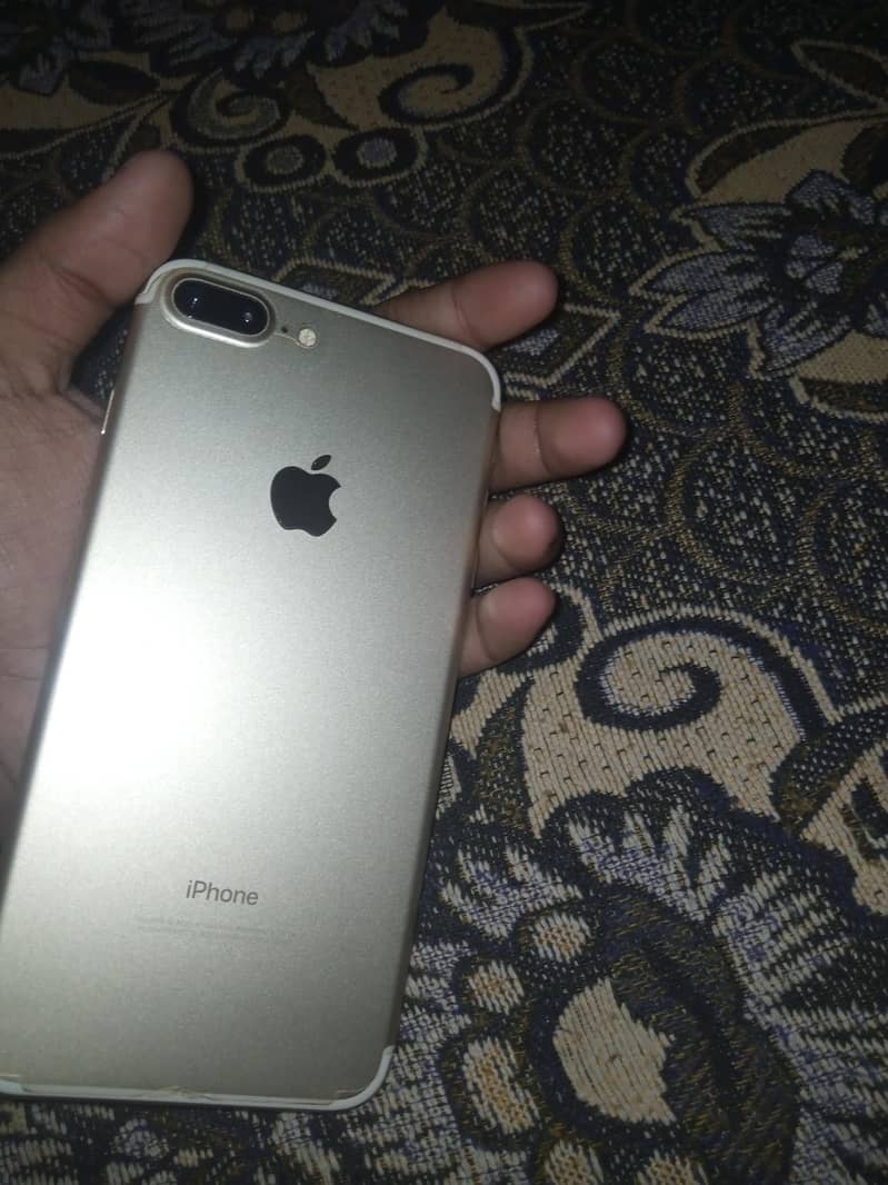 Apple iPhone 7 Plus 0