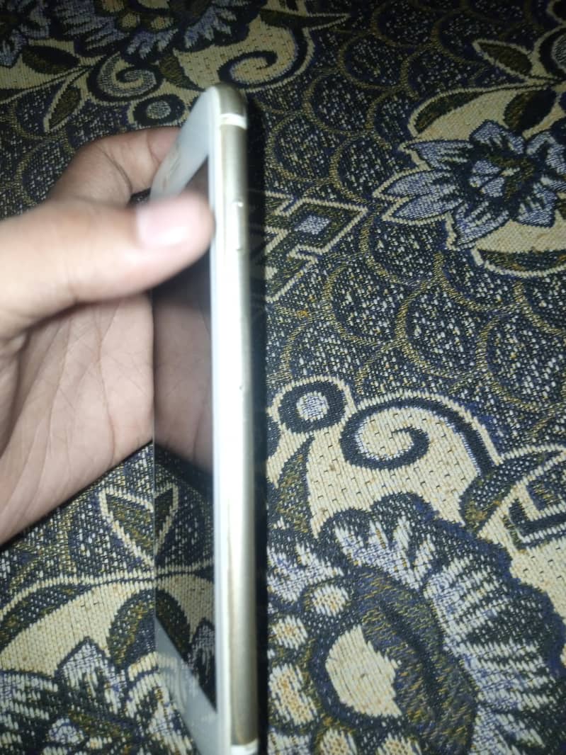 Apple iPhone 7 Plus 1