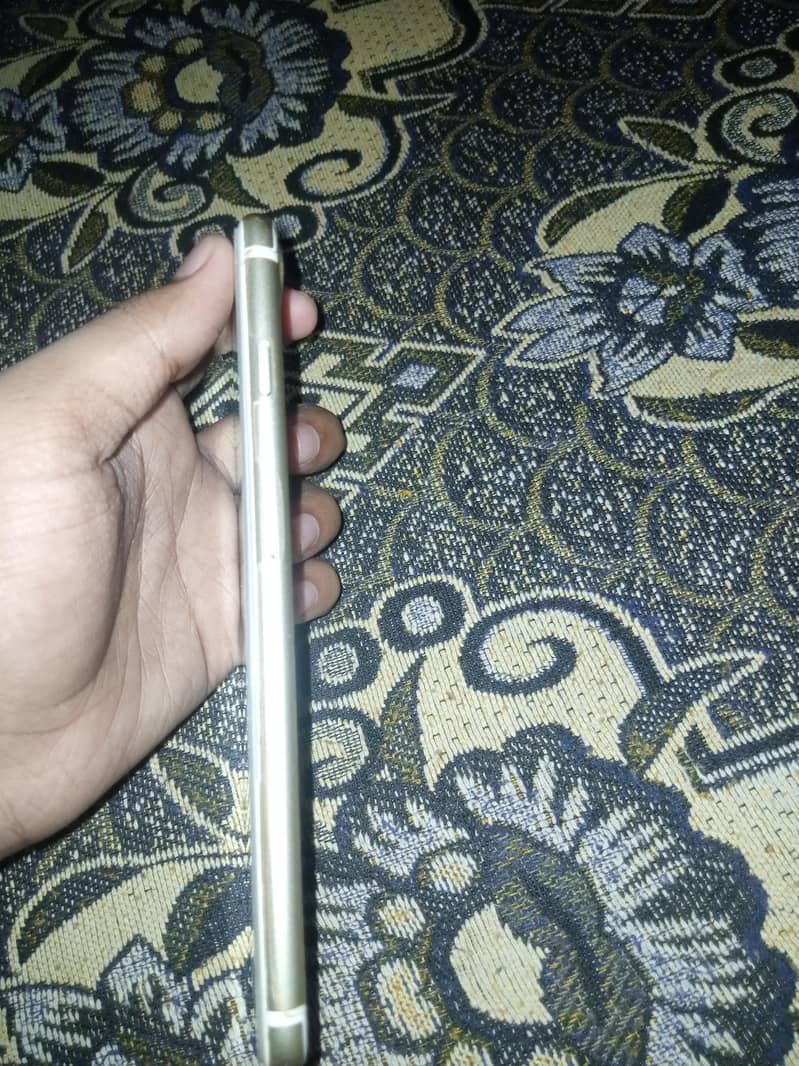 Apple iPhone 7 Plus 2