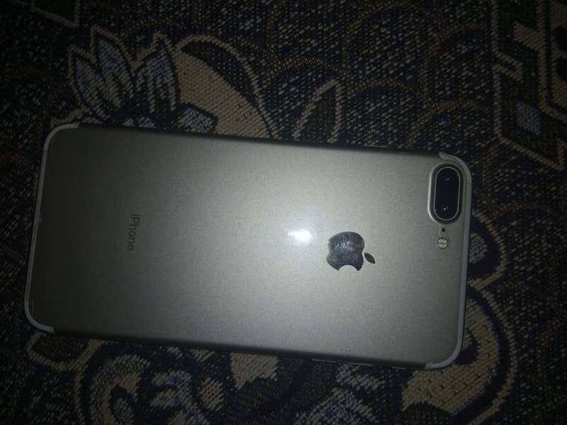 Apple iPhone 7 Plus 6