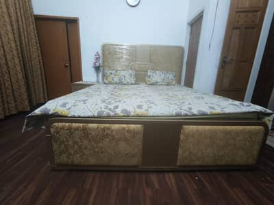 decent golden color bed very good condition