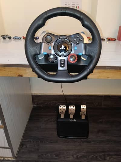 Logitech G29 Driving Force Racing Wheel + Pedals (PC/PlayStation)