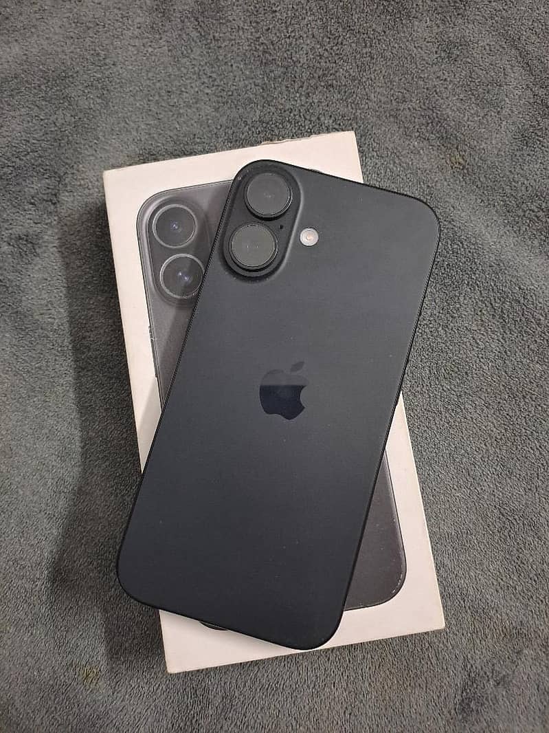Apple iPhone 16 0