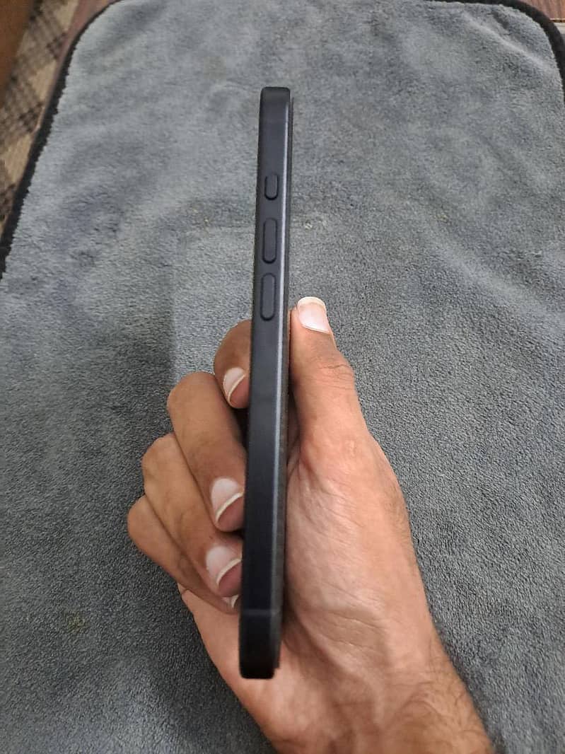 Apple iPhone 16 1