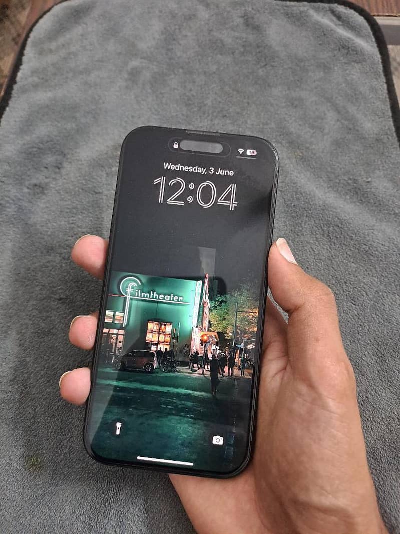 Apple iPhone 16 2
