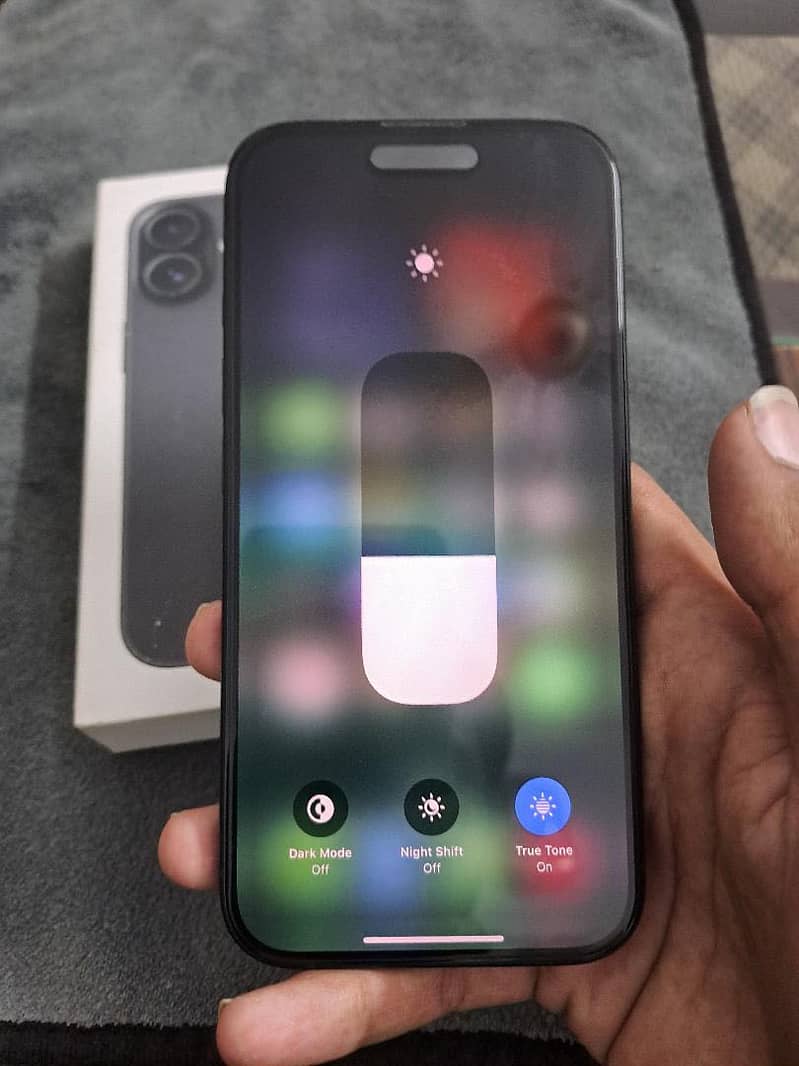 Apple iPhone 16 3