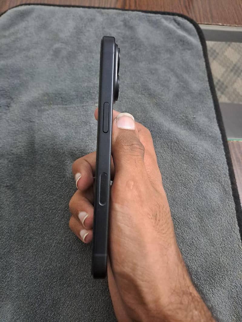Apple iPhone 16 4