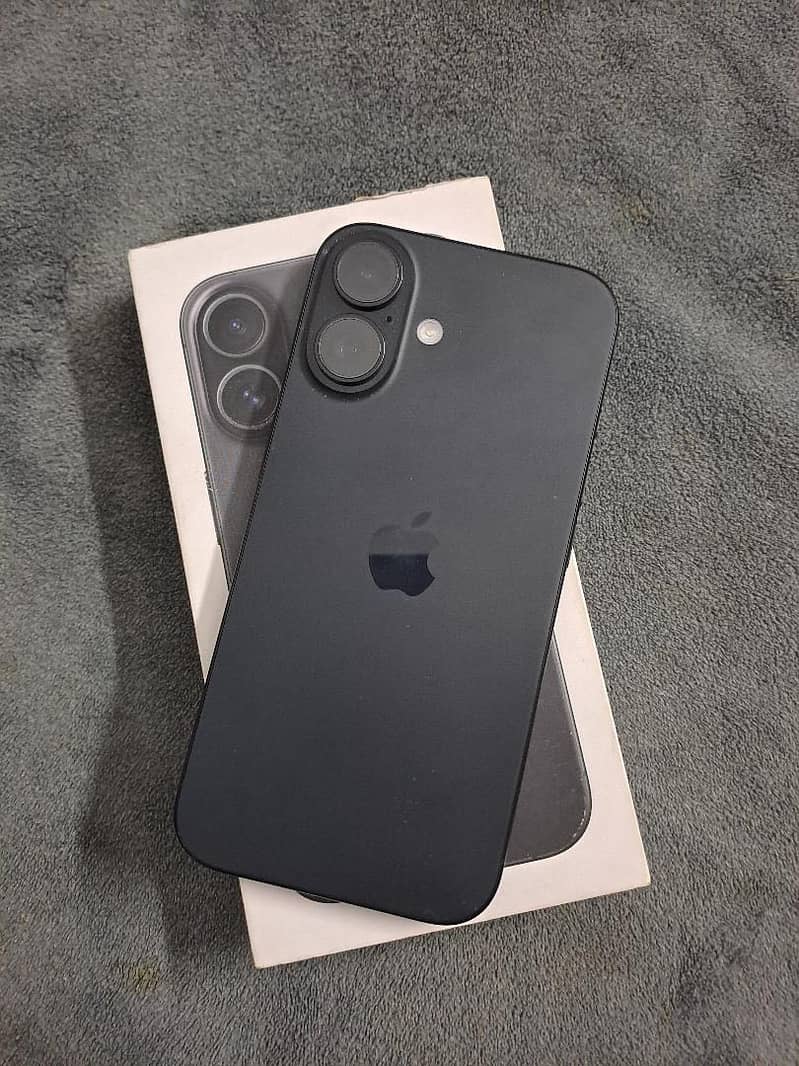 Apple iPhone 16 6
