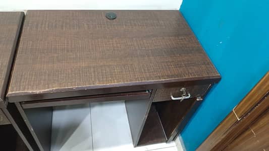 Computer desk Table with drawer and keyboard