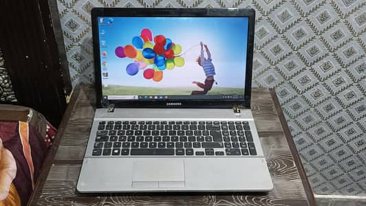 Samsung 300E ( i3 4GB 250GB HDD 15.6 LCD)