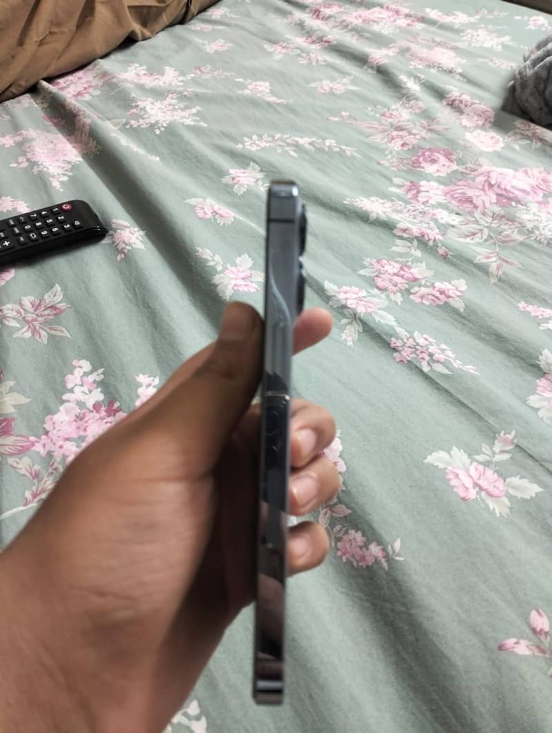 Apple iPhone 13 Pro 1