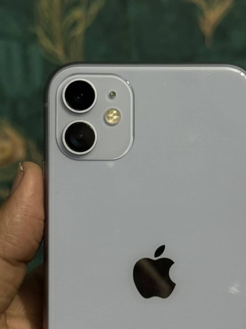 Apple iPhone 11 4