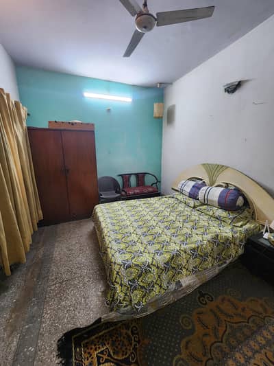 Vip Furnished room available in G10/4 For Male only