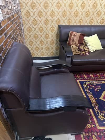 Leather Sofa Set for Sale – Excellent Condition چمڑے کا صوفہ سیٹ برائے