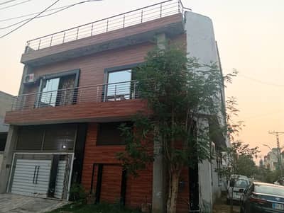 Beautiful House with 7 Rooms Coner House