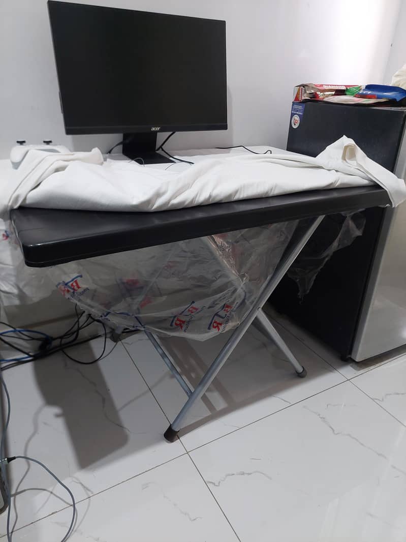 Plastic table 0