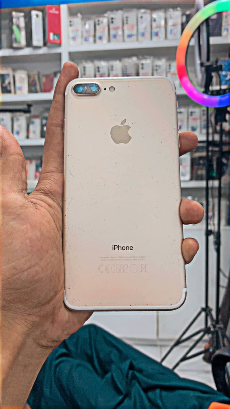 Apple iPhone 7 Plus 6